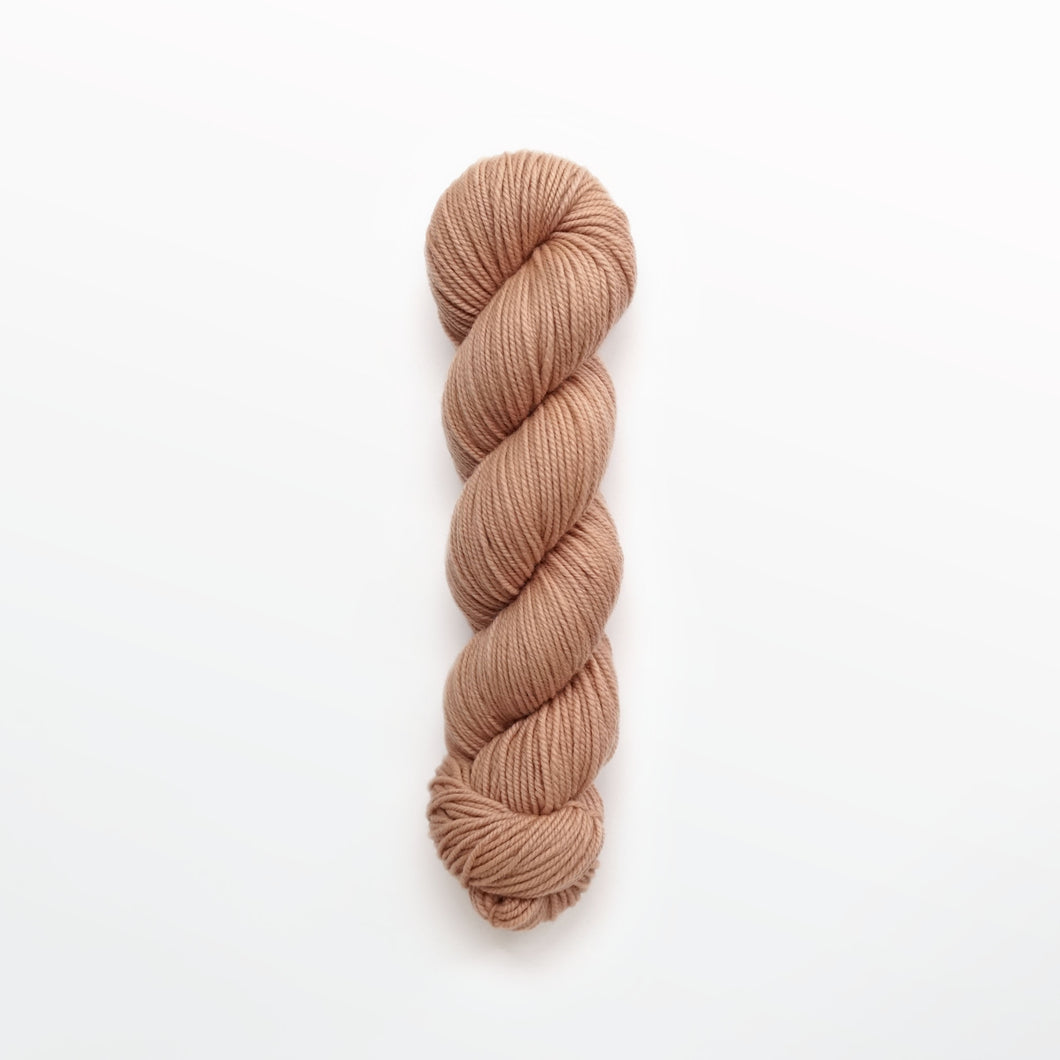 Ranuculus worsted yarn, madder root, rosey beige, naturally dyed yarn, non-superwash, 240 yards, Merino/Rambouillet cross wool
