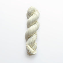 Load image into Gallery viewer, white worsted yarn, un-dyed yarn, naturally dyed yarn, non-superwash, 240 yards, Merino/Rambouillet cross wool
